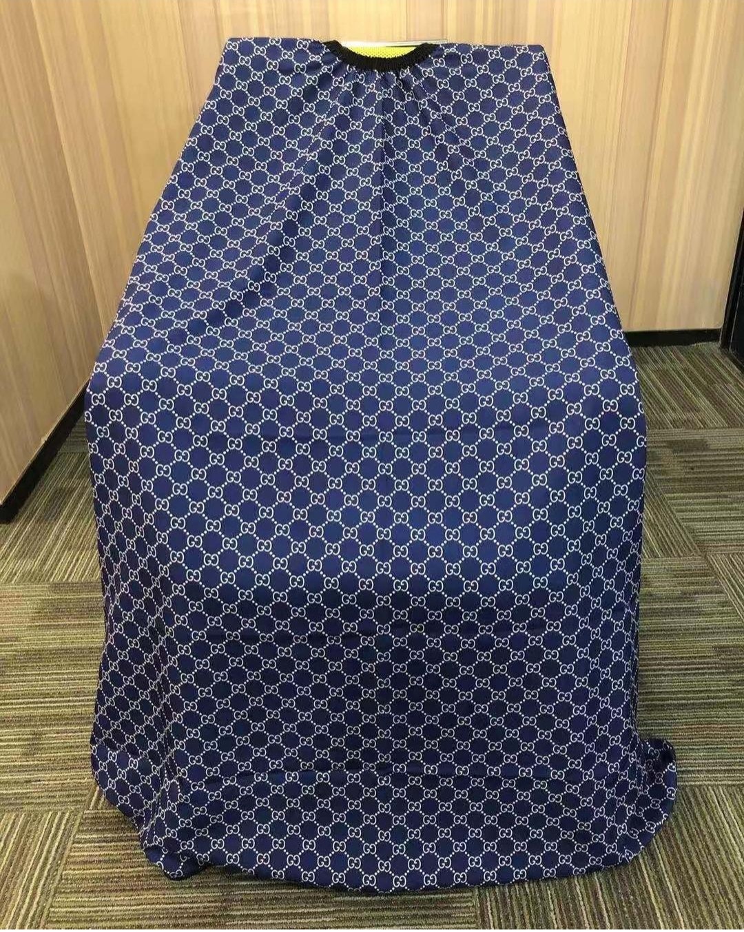 STYLISH BARBER CAPE